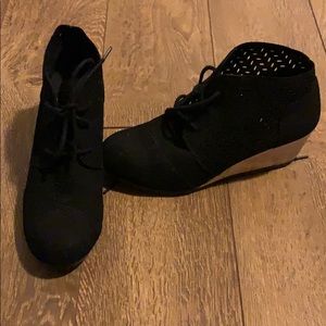 Sketchers bobs lace up booties size 8